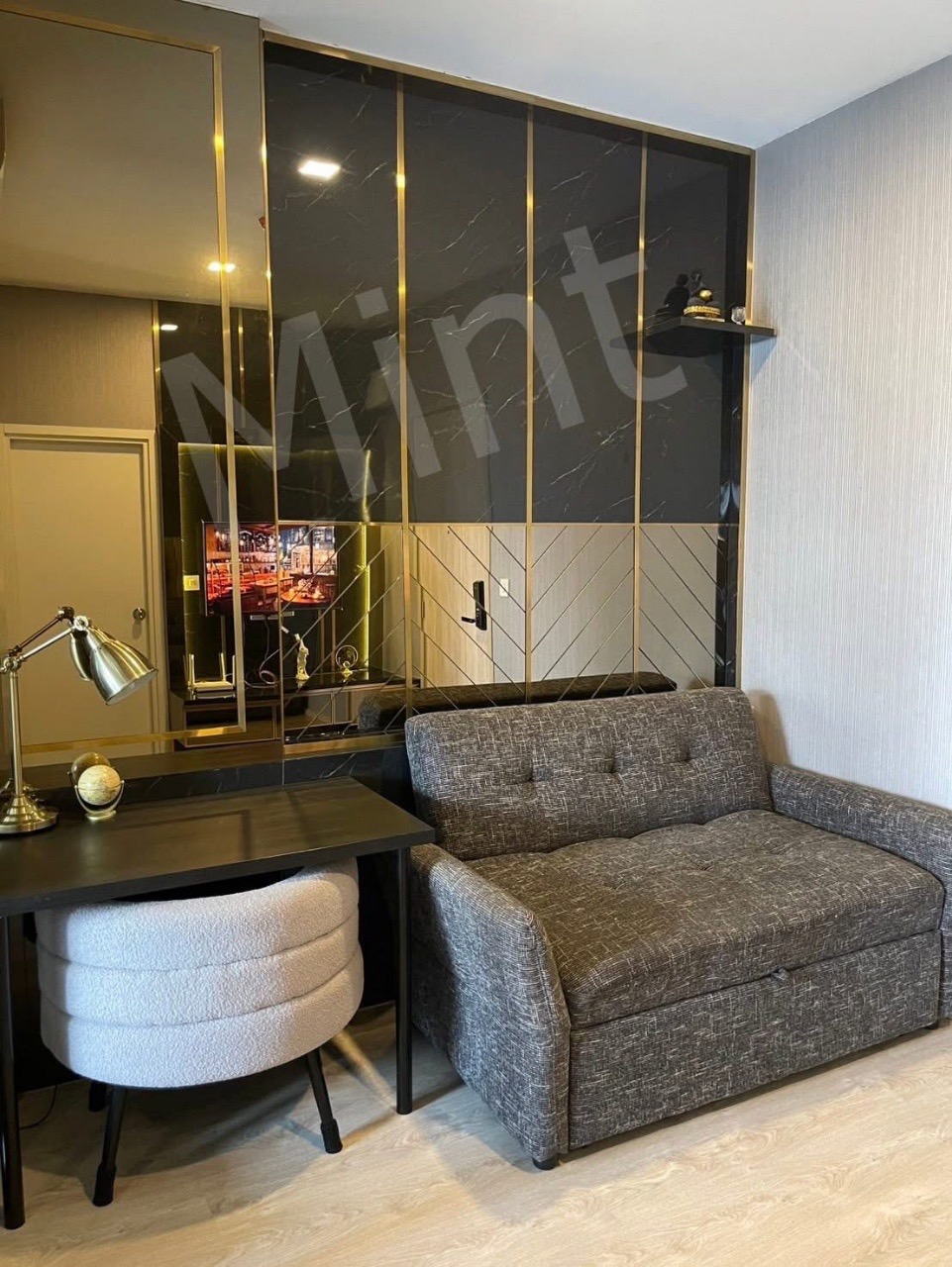 The tree phattanakran Ekkamai