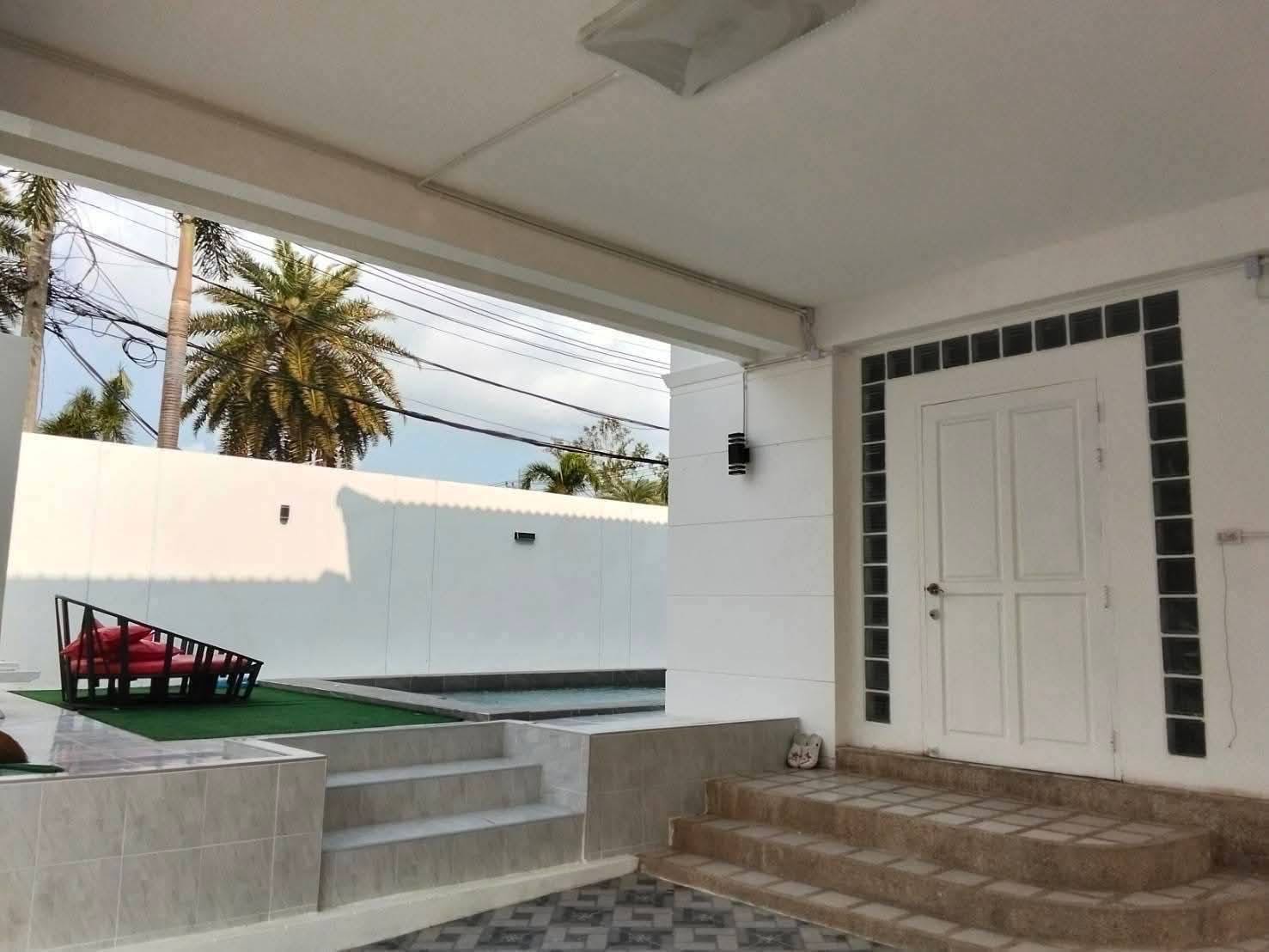 Chateau Dale Residence