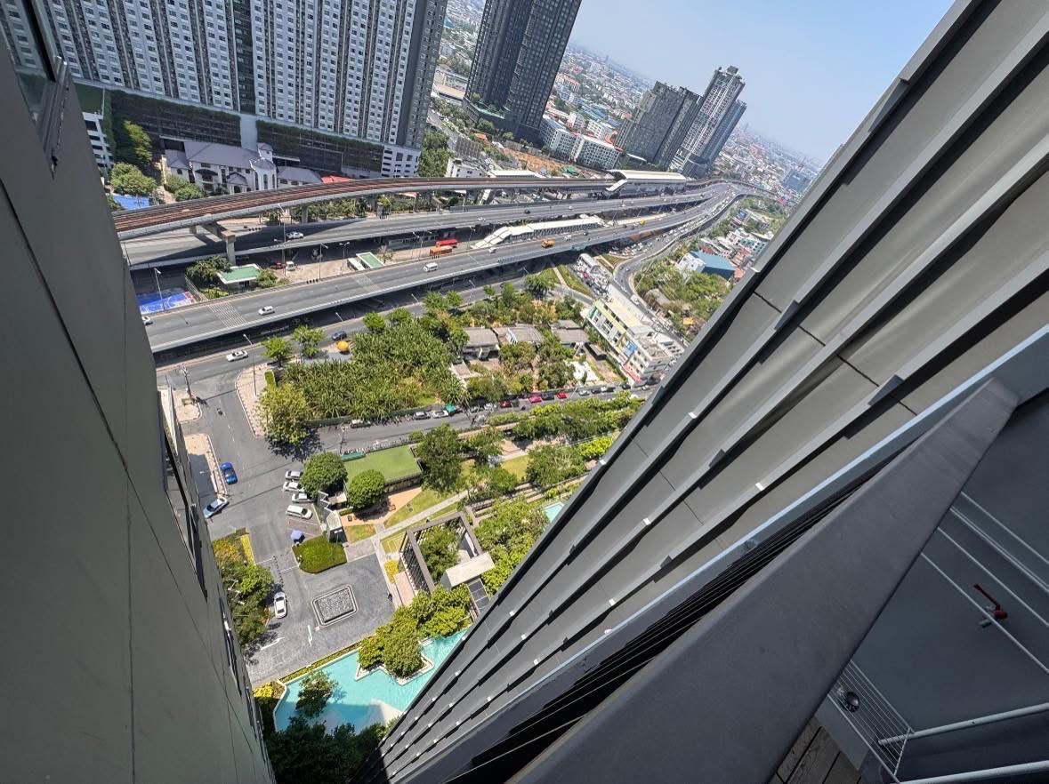 Life Sathon Sierra