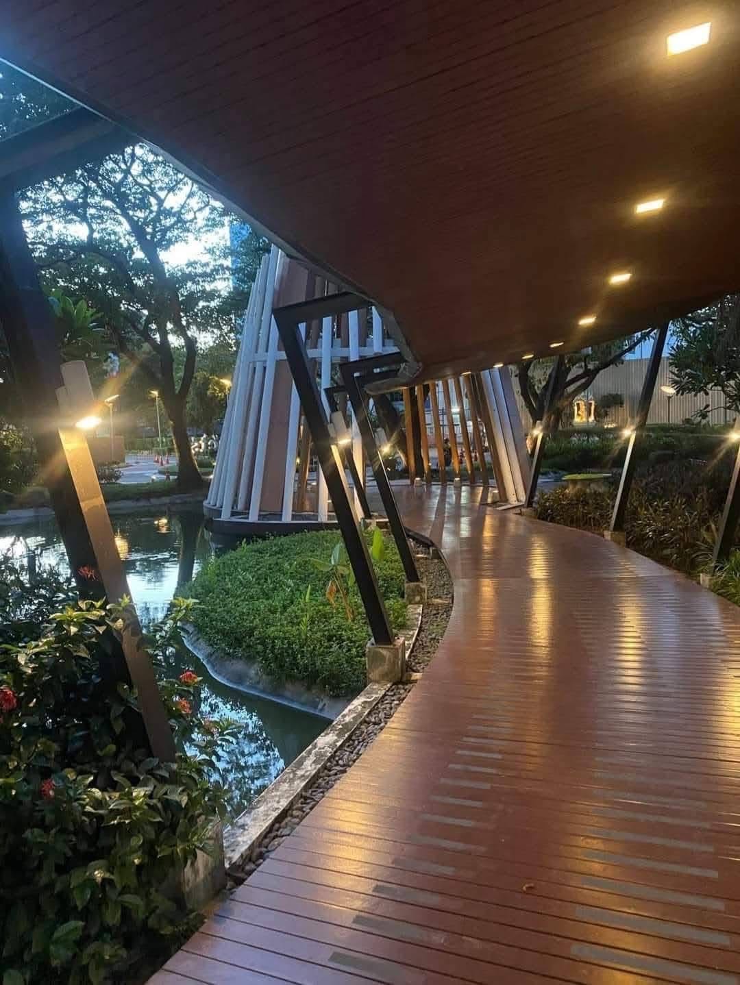 The Line Phaholyothin Park