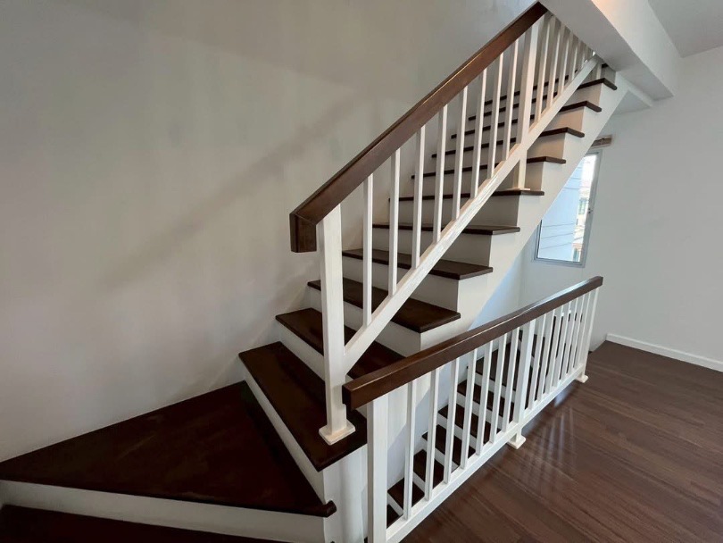 Town Plus Pracha Uthit