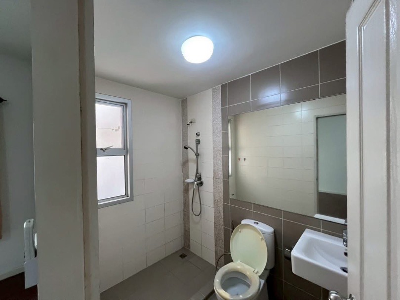 Town Plus Pracha Uthit