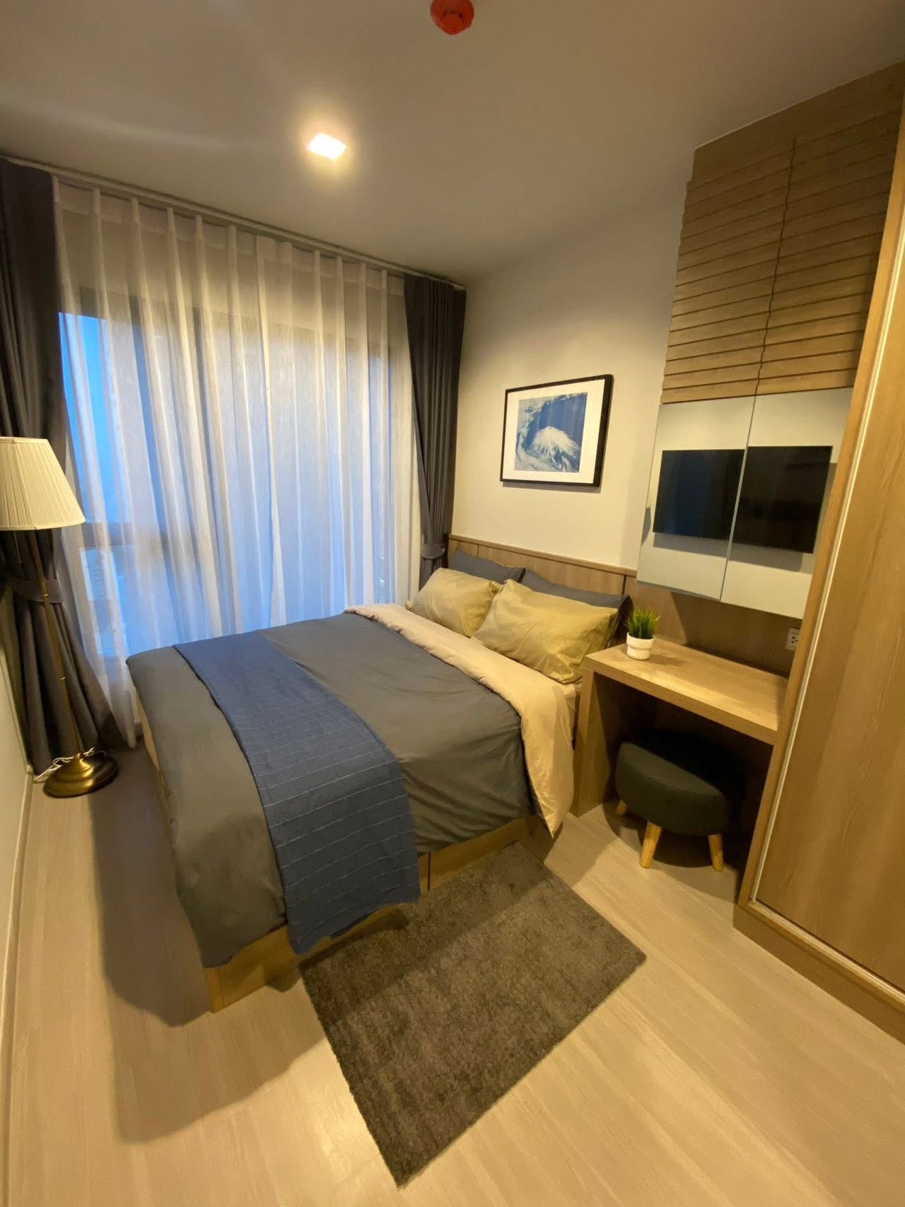 Life Asoke Rama 9