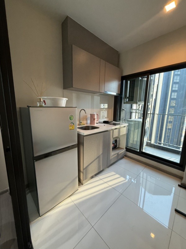 Life Asoke Rama 9