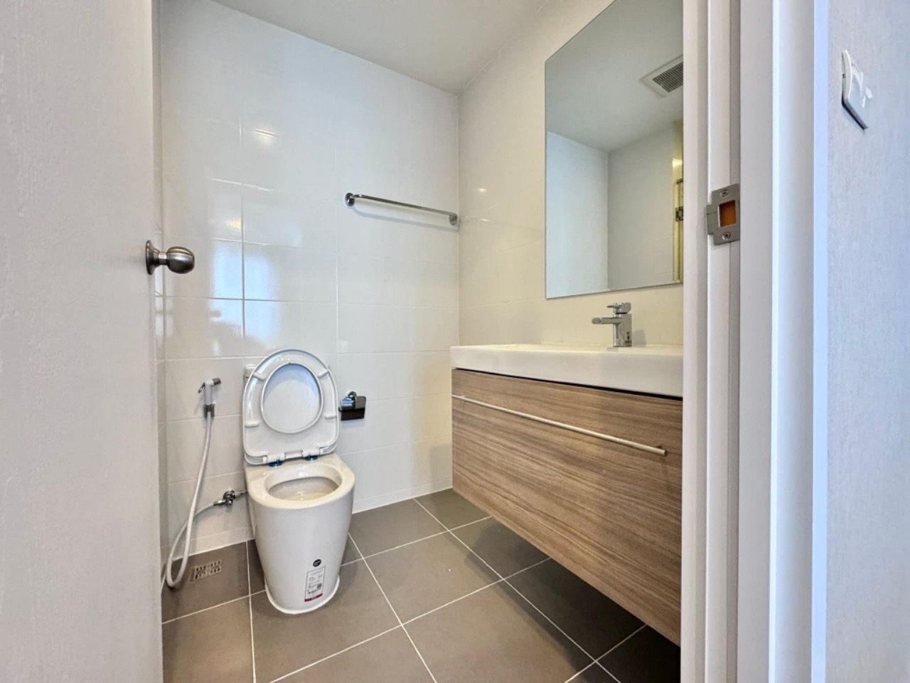 Metro Luxe Riverfront Rattanathibet