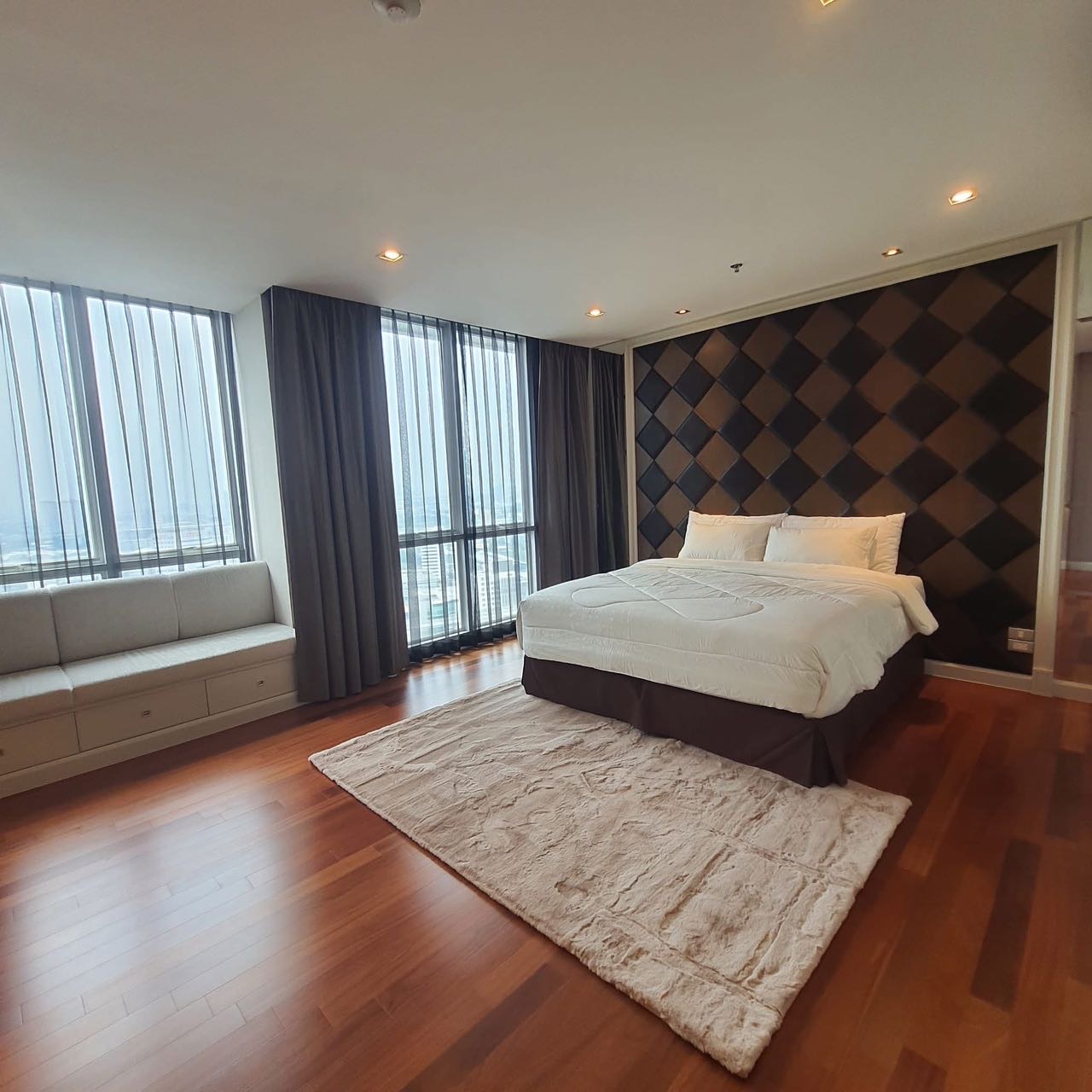 The Four Wings Residence Srinakarin