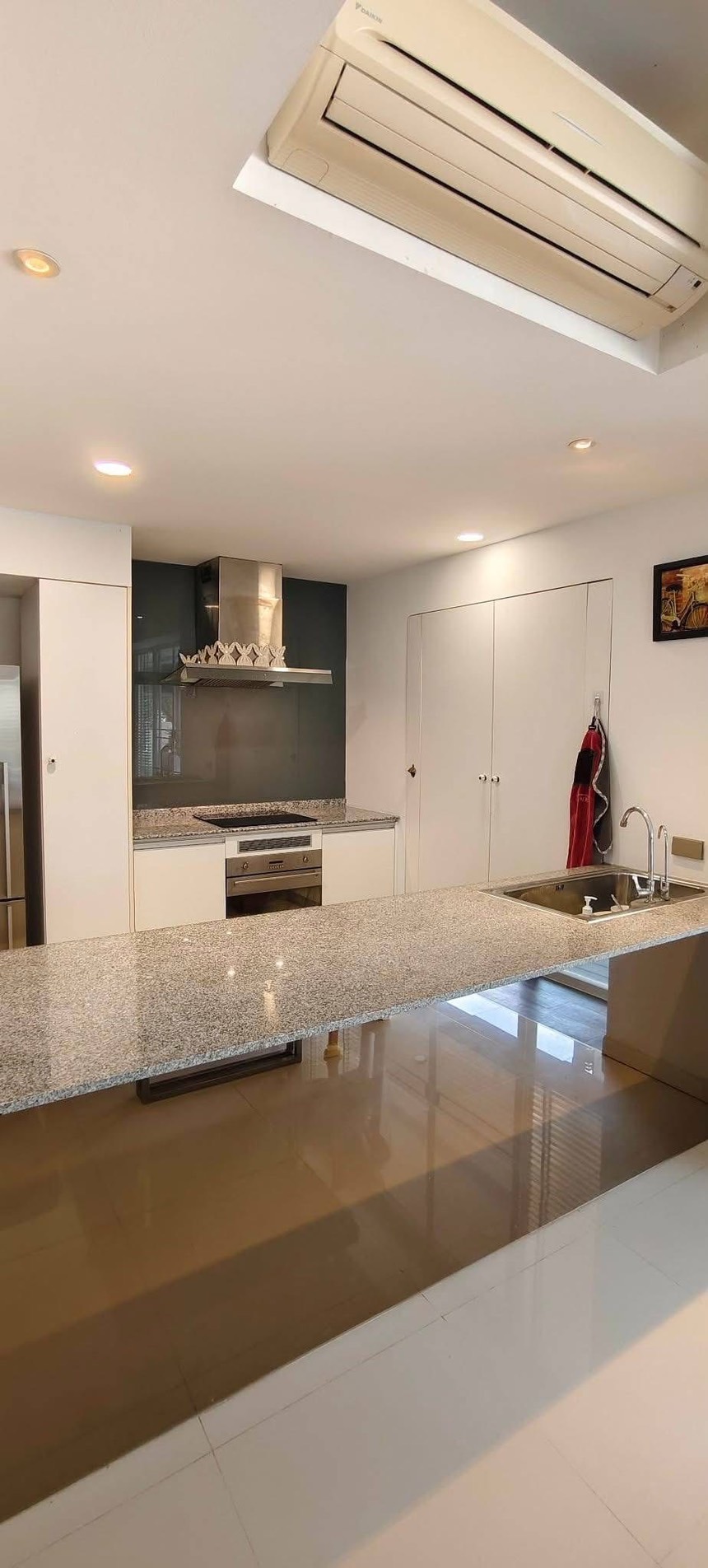 Courtyard Villa Rama 9- Wongwaen