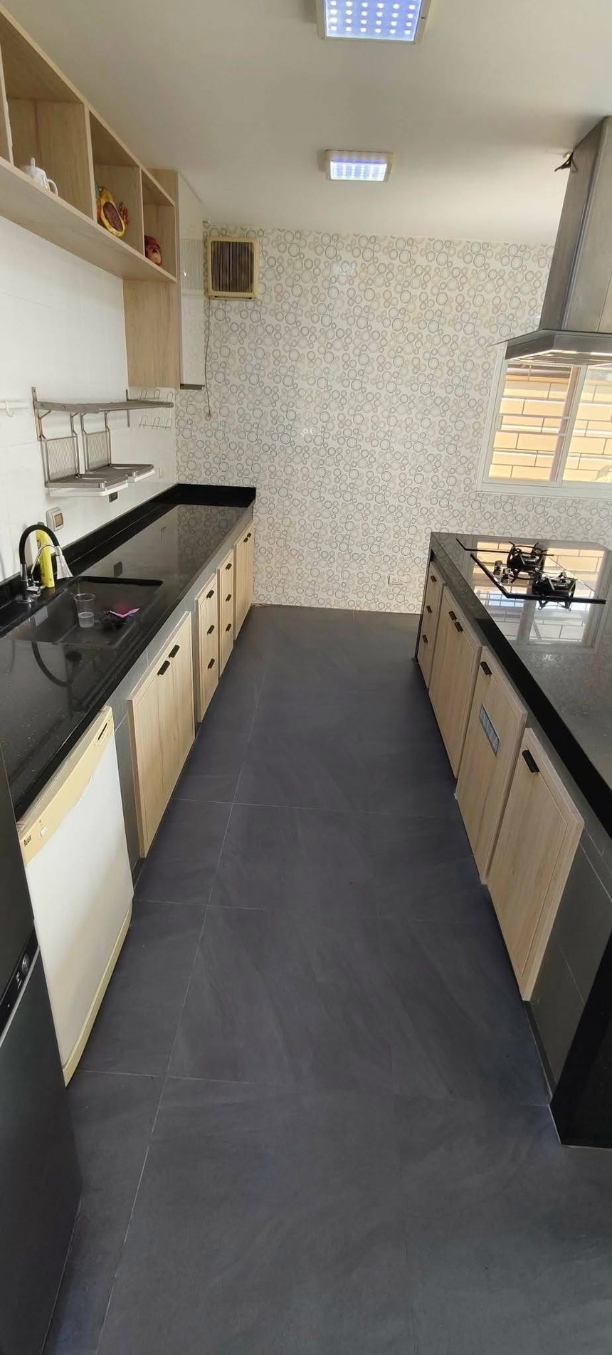 Courtyard Villa Rama 9- Wongwaen
