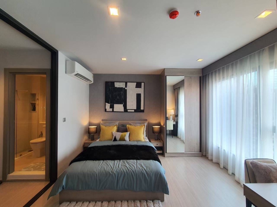 Life Asoke Rama 9