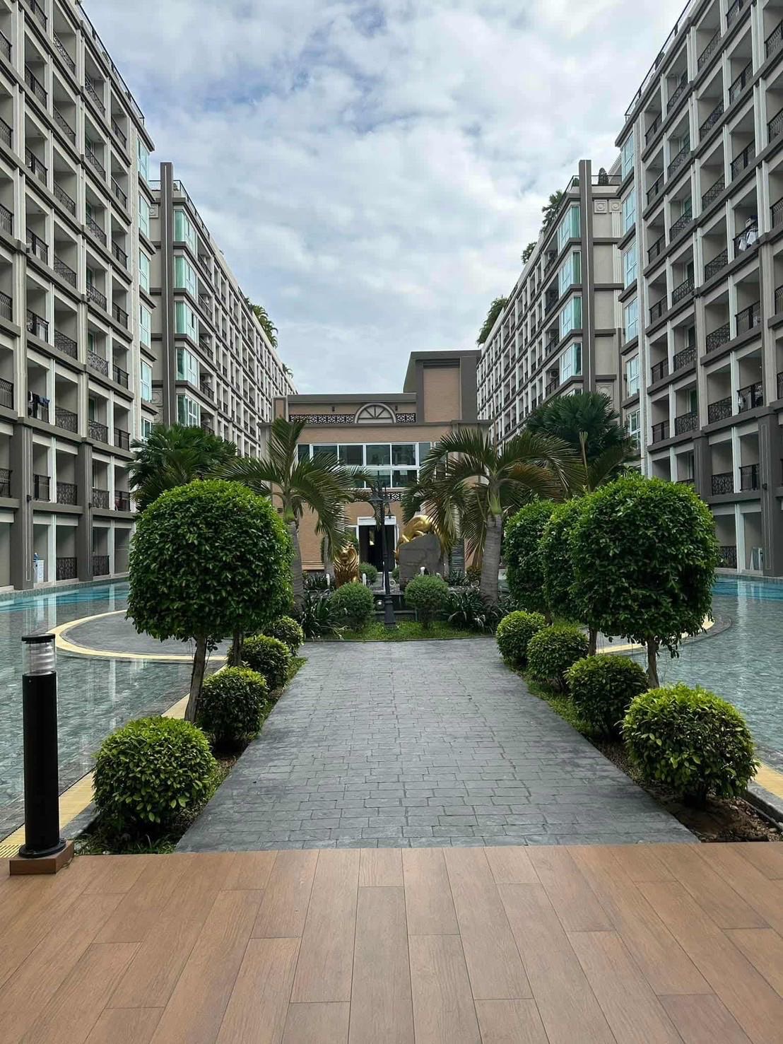 Dusit Grand Park 2