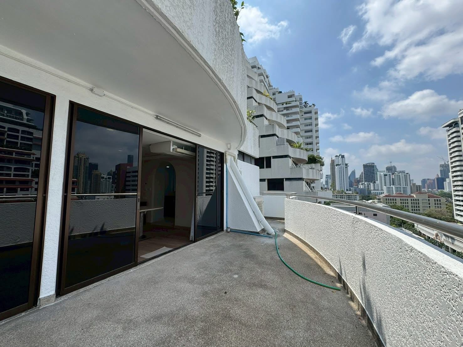 Supalai Place Sukhumvit 39 