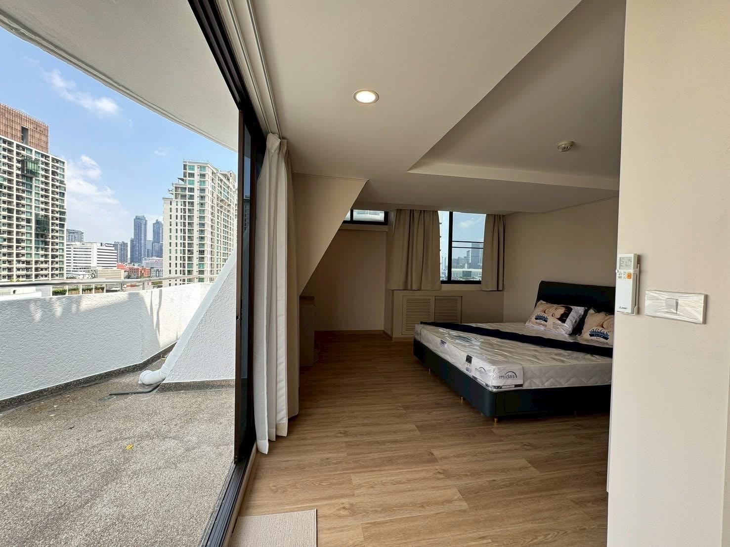 Supalai Place Sukhumvit 39 